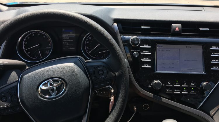 Interior de un Toyota híbrido