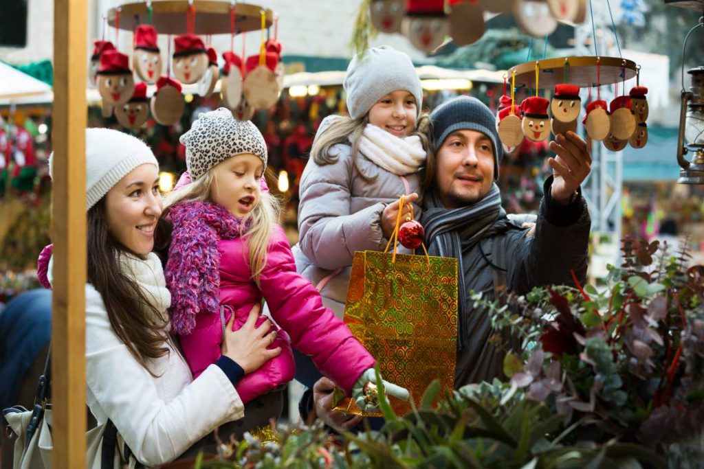 Mercadillos navideños de España: Fira de Santa Llúcia en Barcelona.